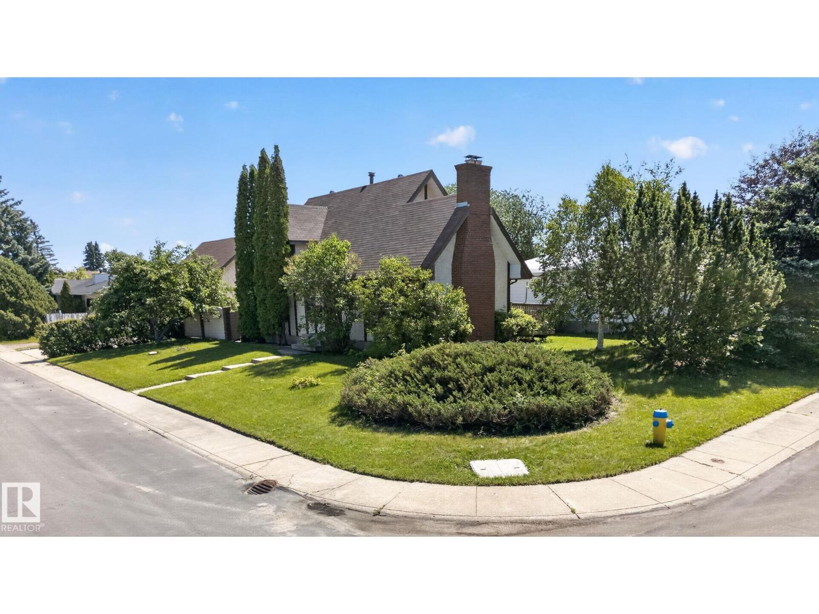 7819 22 AV NW