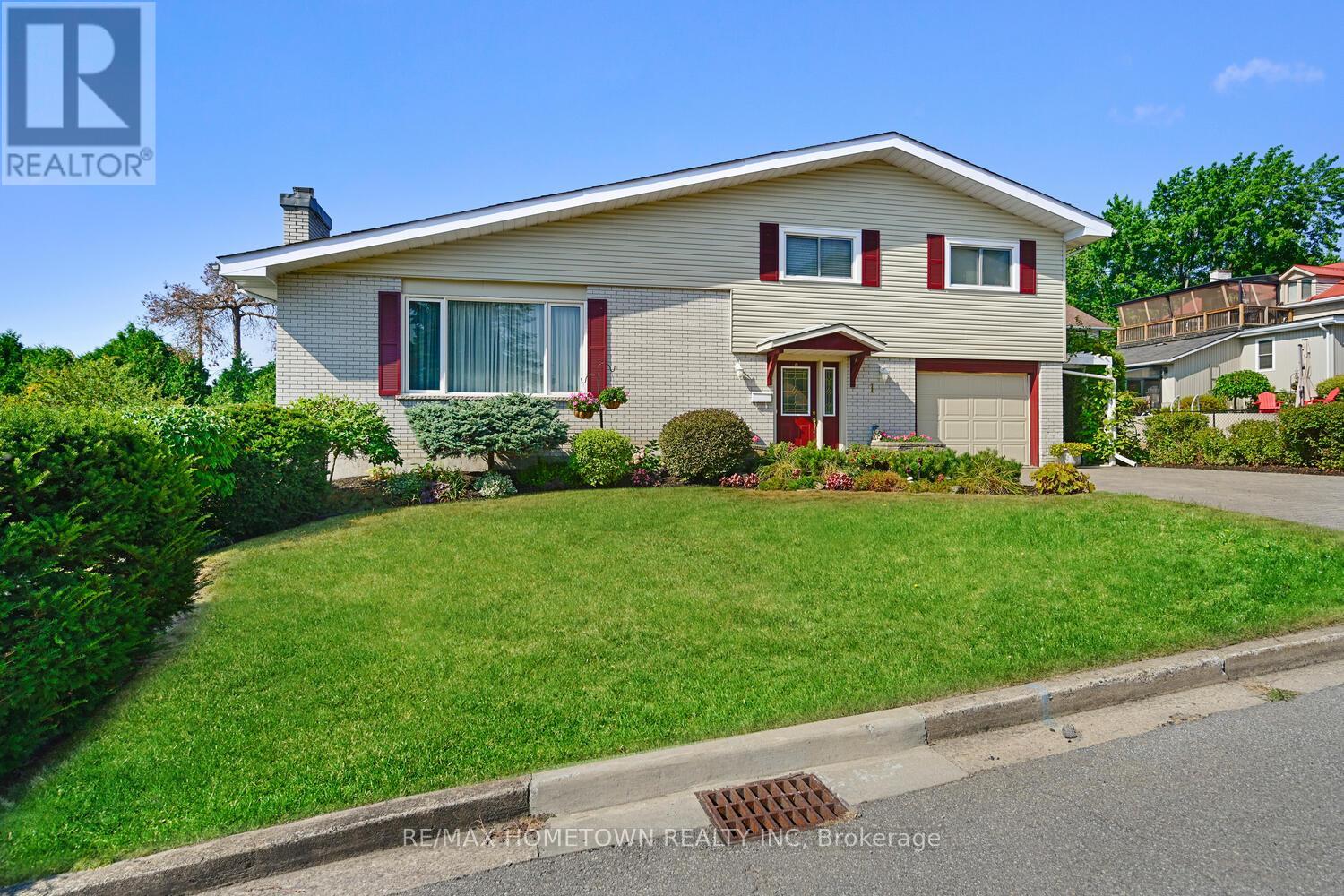 1 HARDY CRESCENT