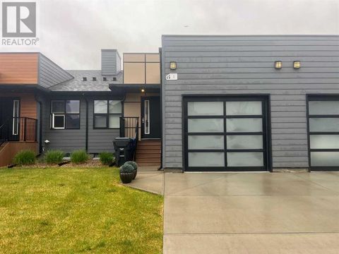 4, 53 Aquitania Circle W Lethbridge AB T1J5M5