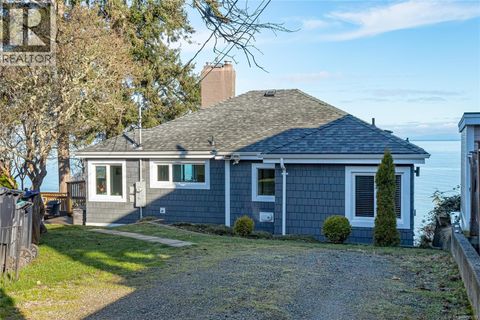 484 Bay St Qualicum Beach BC V9K1J9