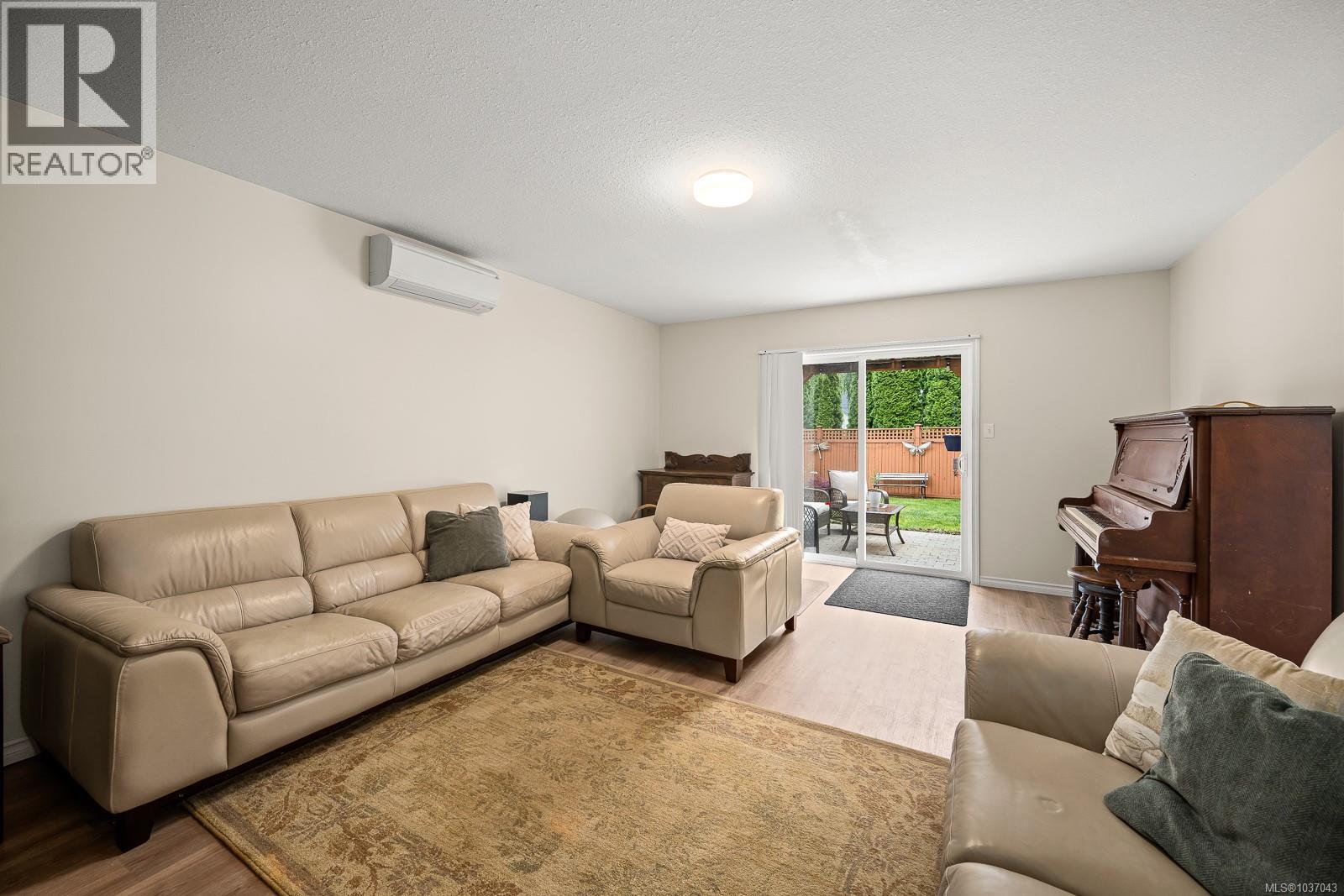 2065 Hawk Dr