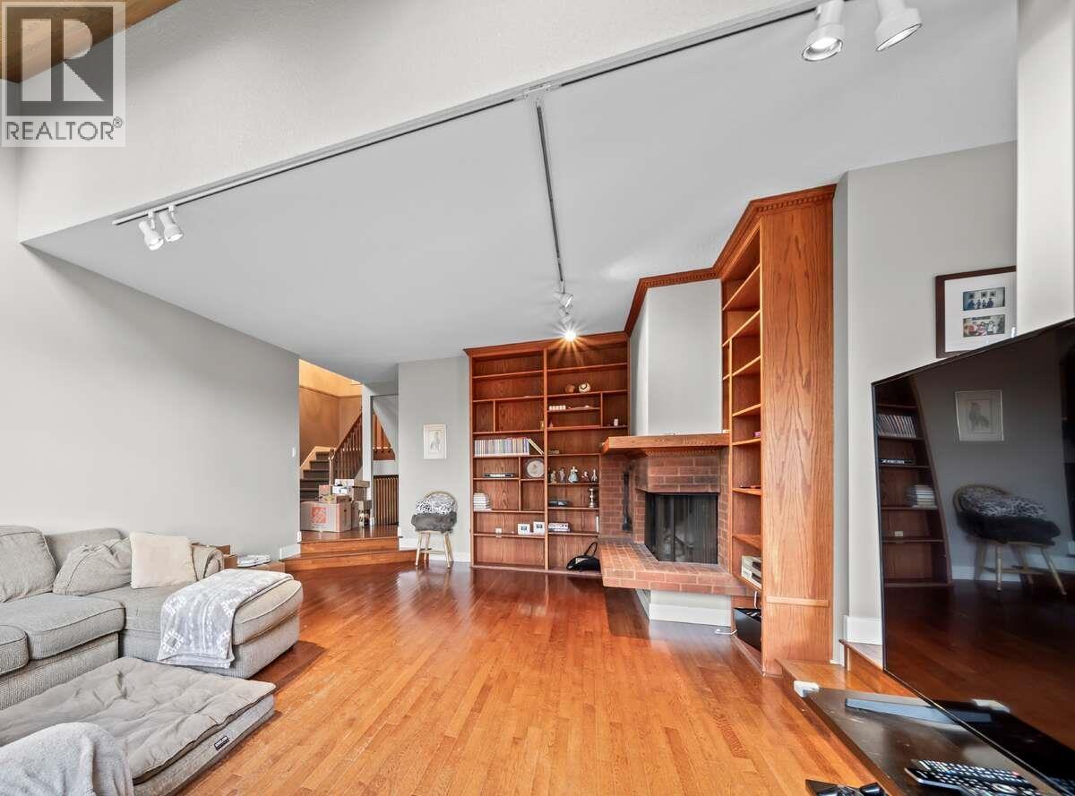 5600 GROUSEWOODS PLACE