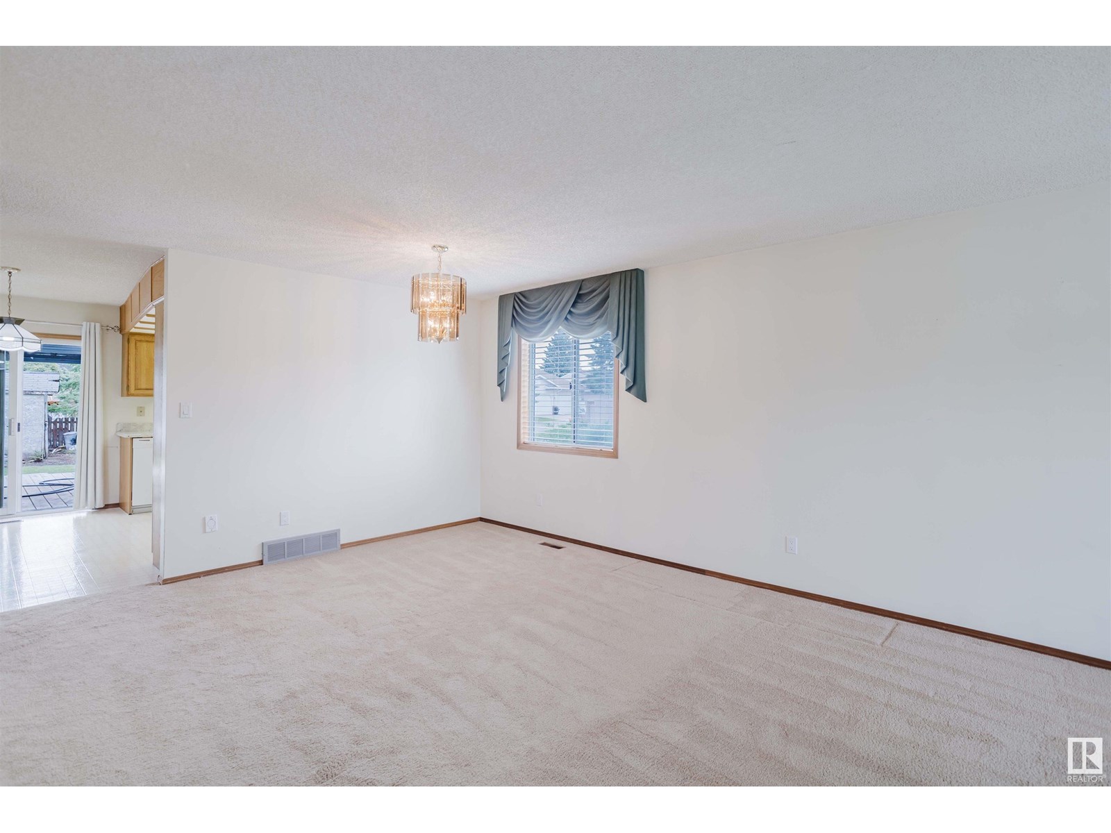 4708 25 AV NW