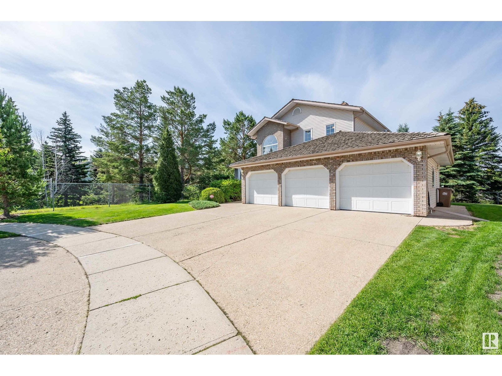 5 HELEN PL