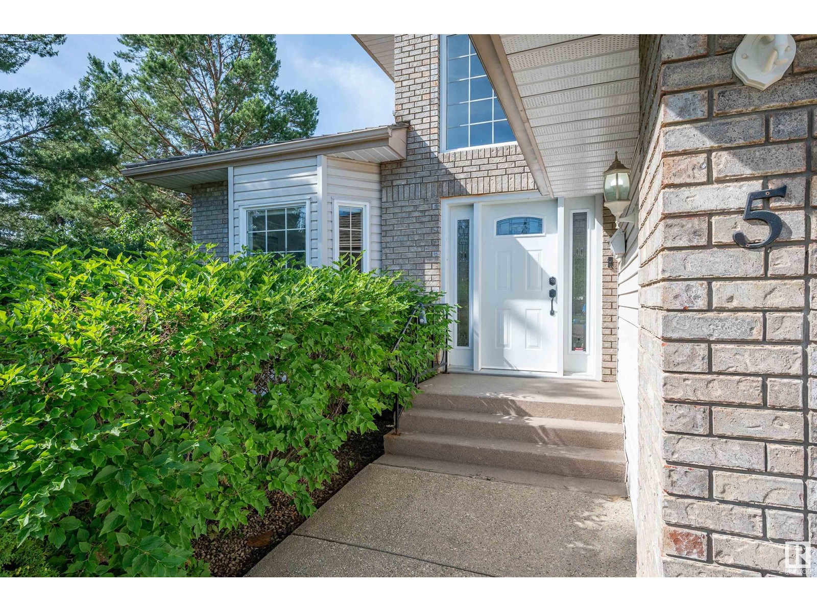 5 HELEN PL