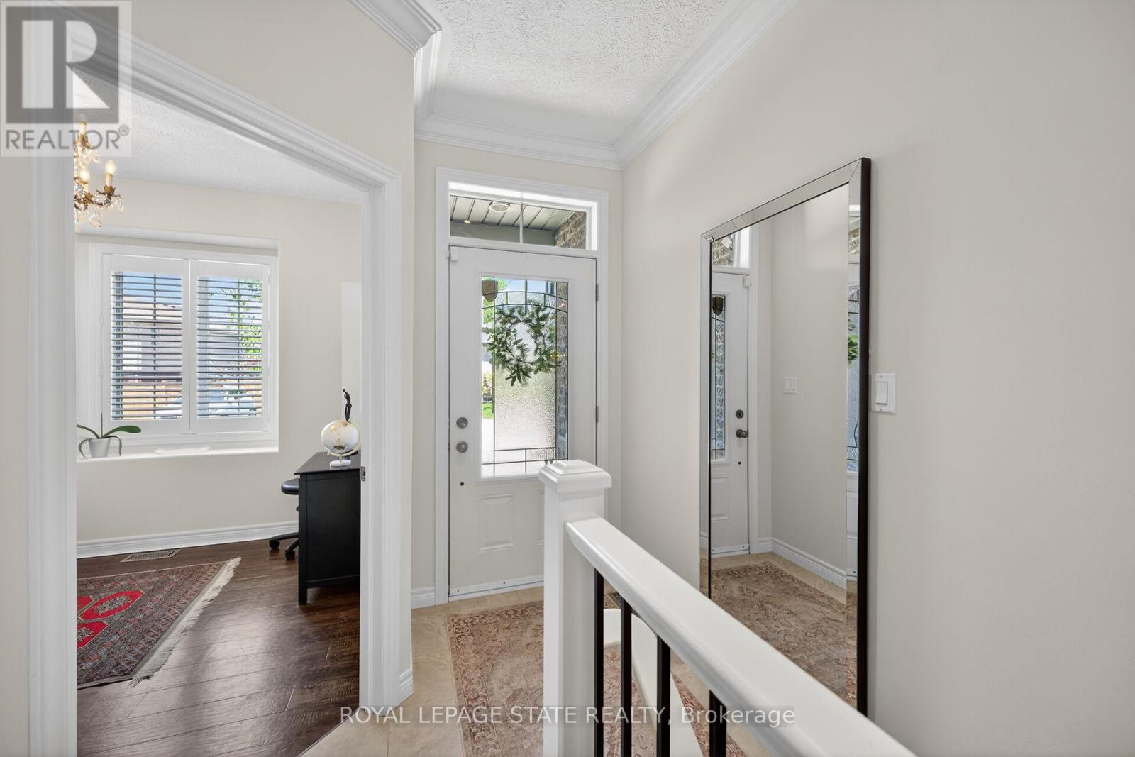 3 - 244 DUNDAS STREET W