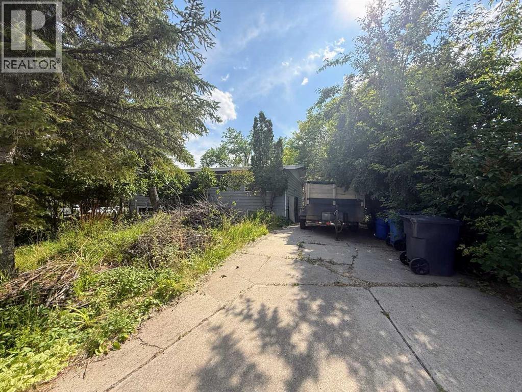 74 Carleton Place W