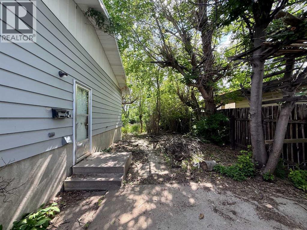 74 Carleton Place W