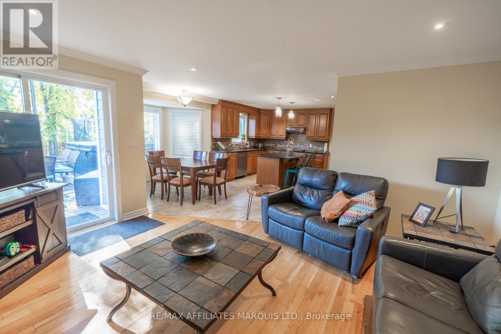 865 CHELSEA CRESCENT