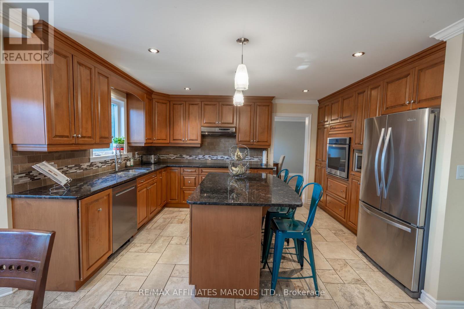 865 CHELSEA CRESCENT