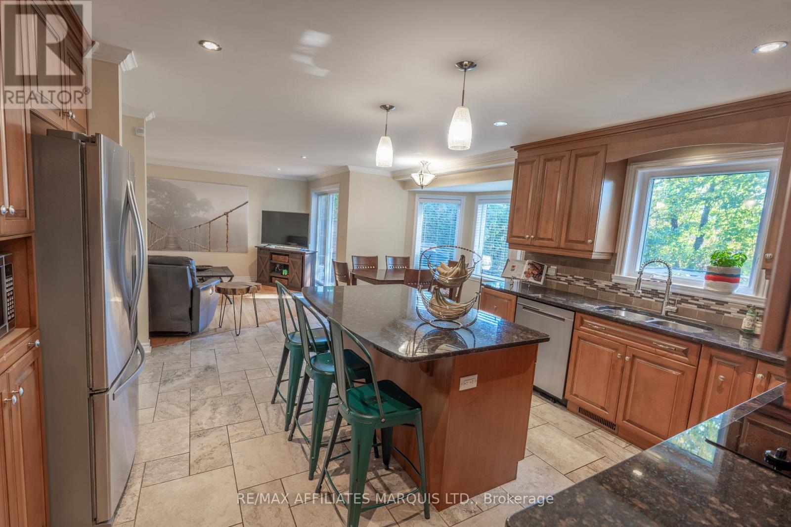 865 CHELSEA CRESCENT