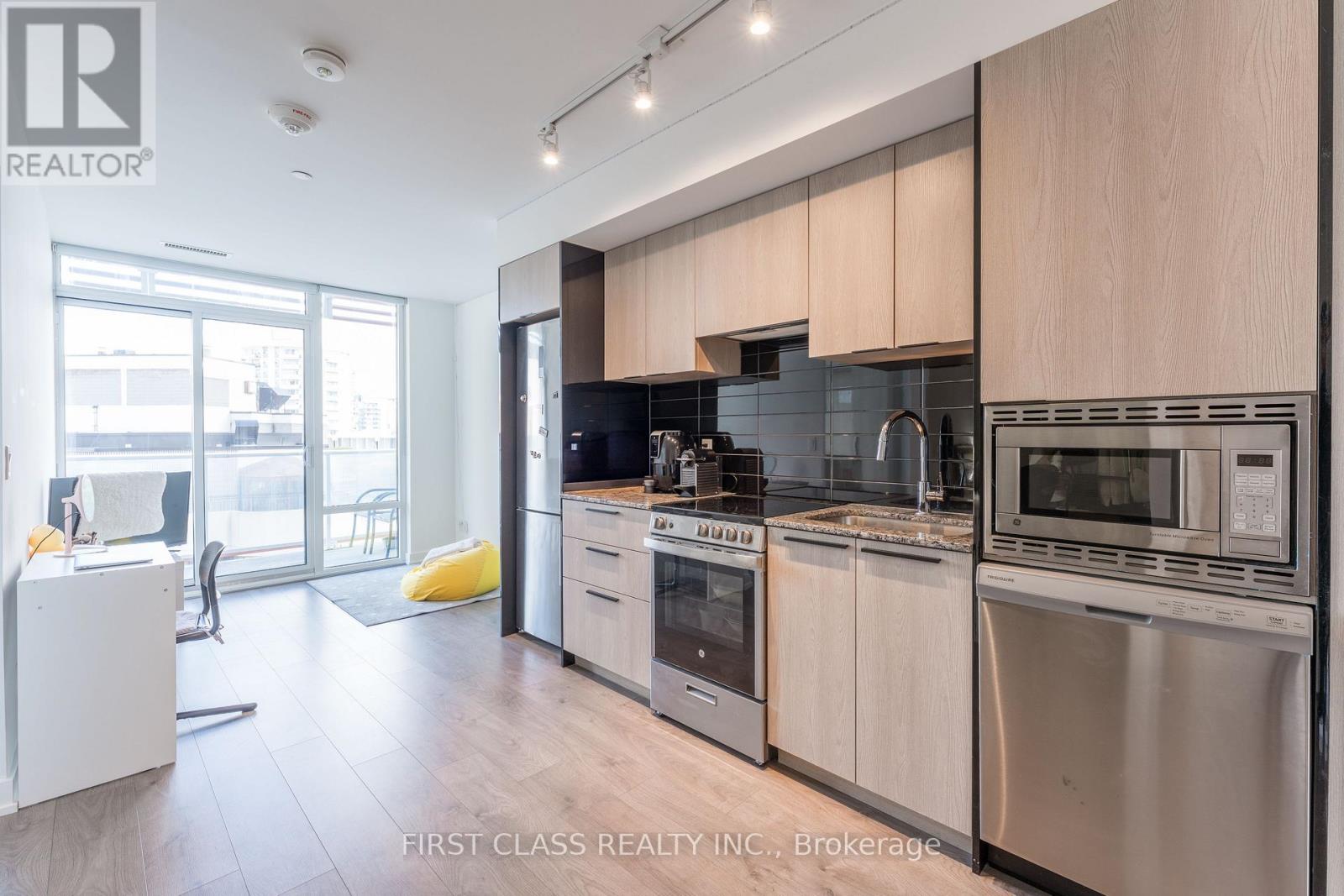 1602 - 18 MAITLAND TERRACE