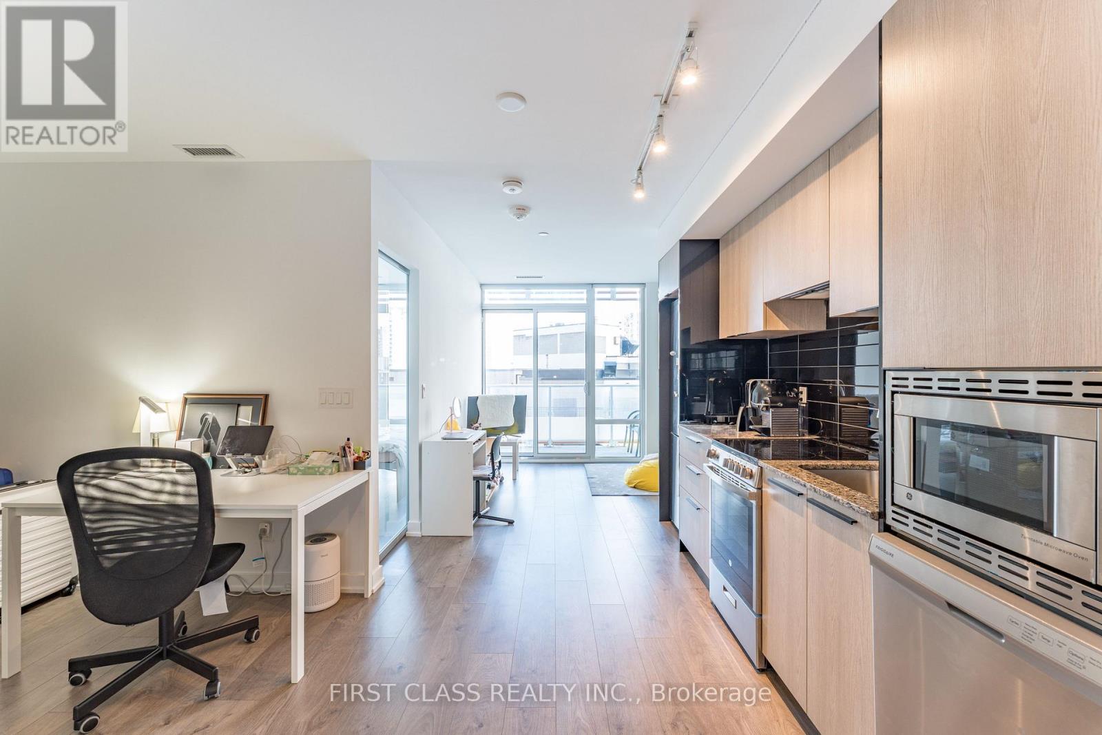 1602 - 18 MAITLAND TERRACE