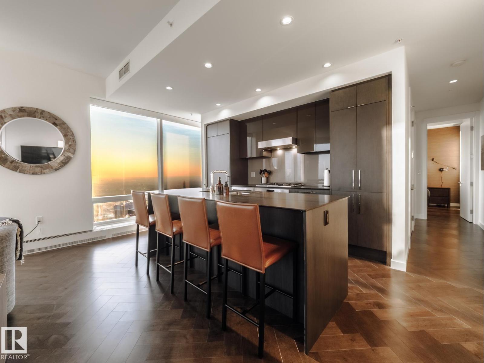 #4402 10360 102 ST NW