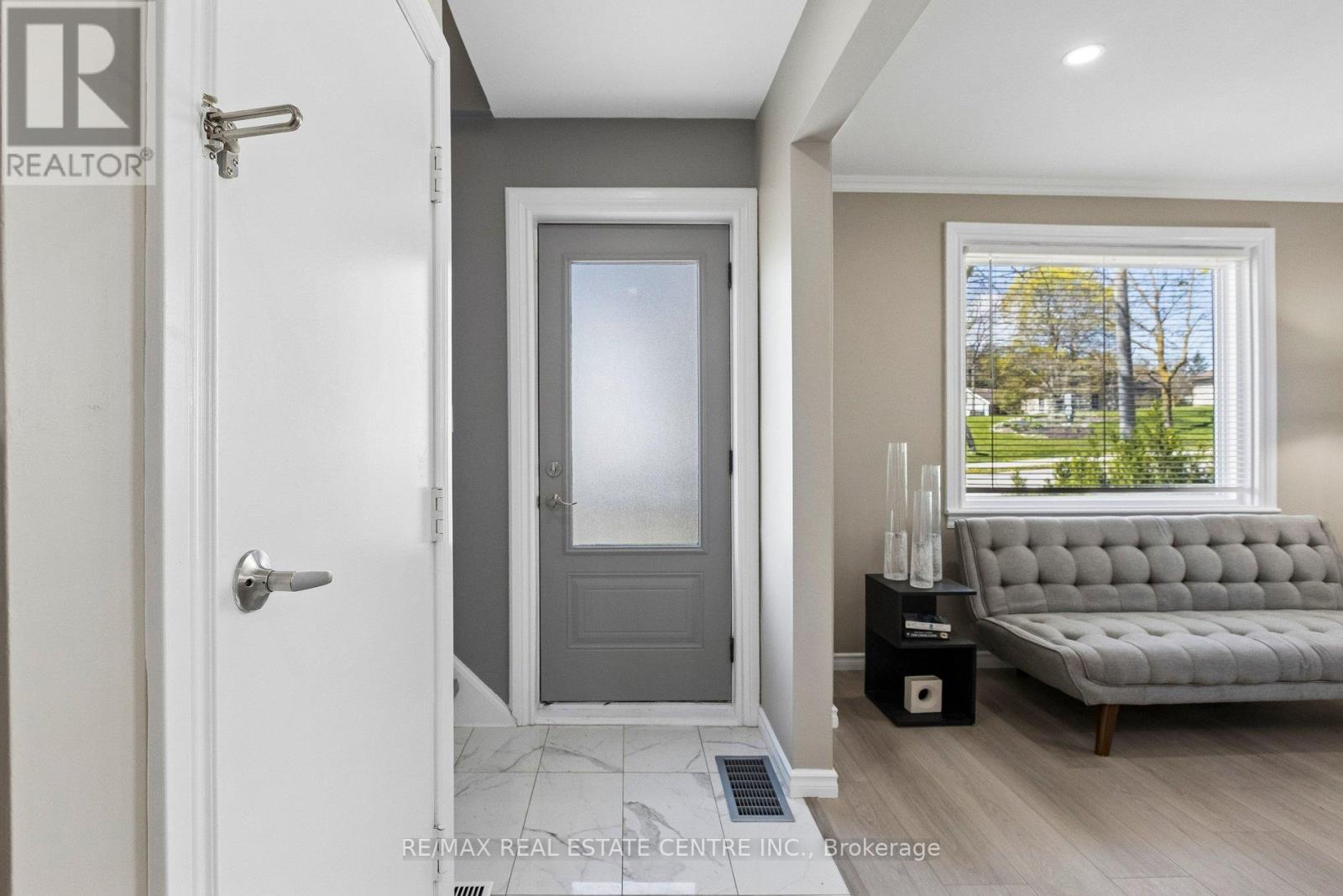 194 SILVERCREEK PARKWAY S