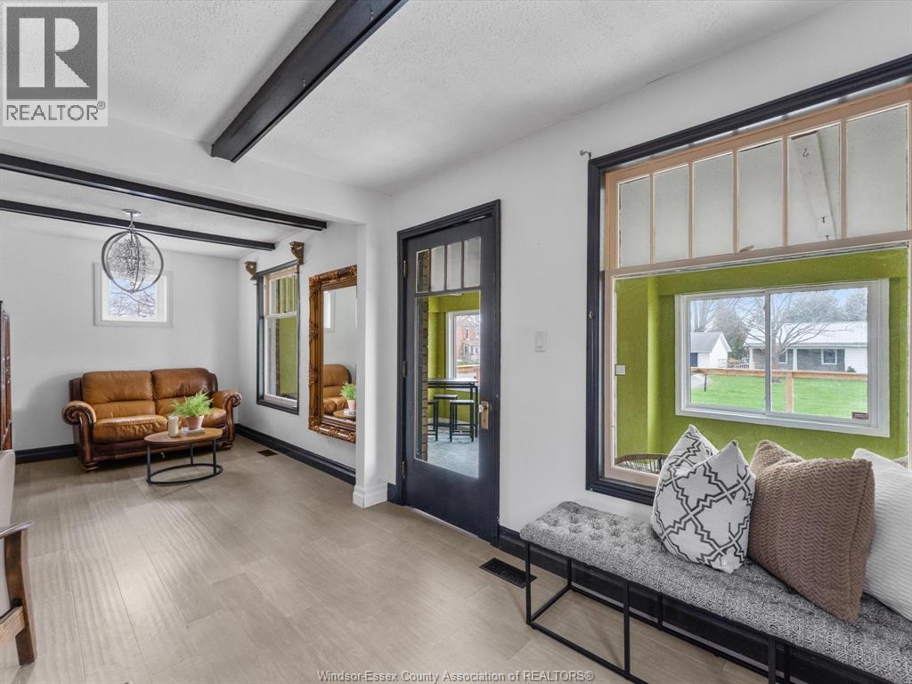 221 John STREET East