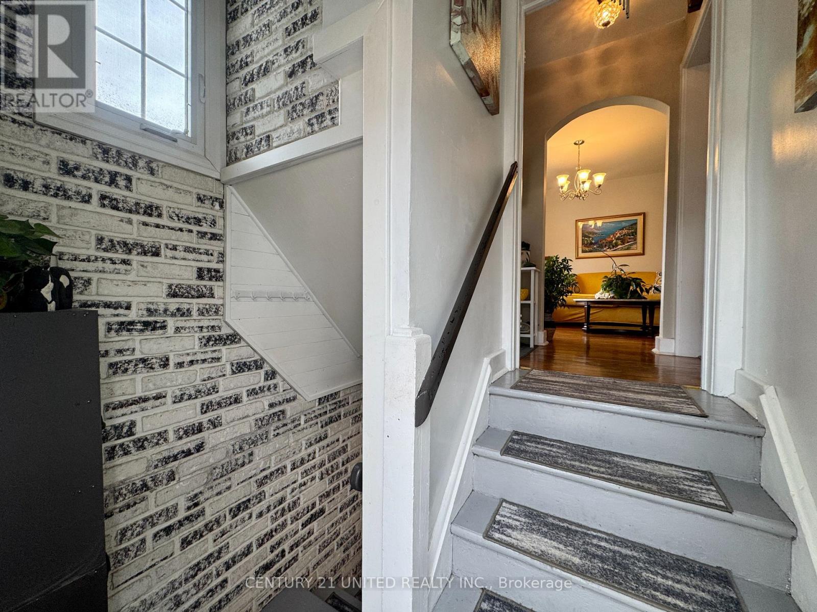 17 MARGARET STREET N