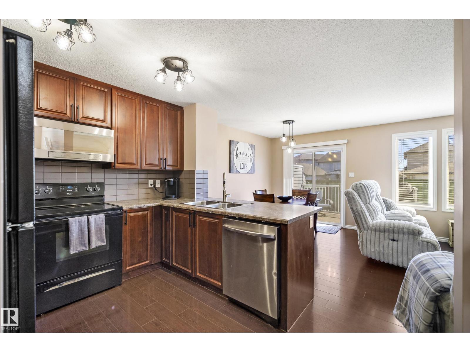 #9 9231 213 ST NW