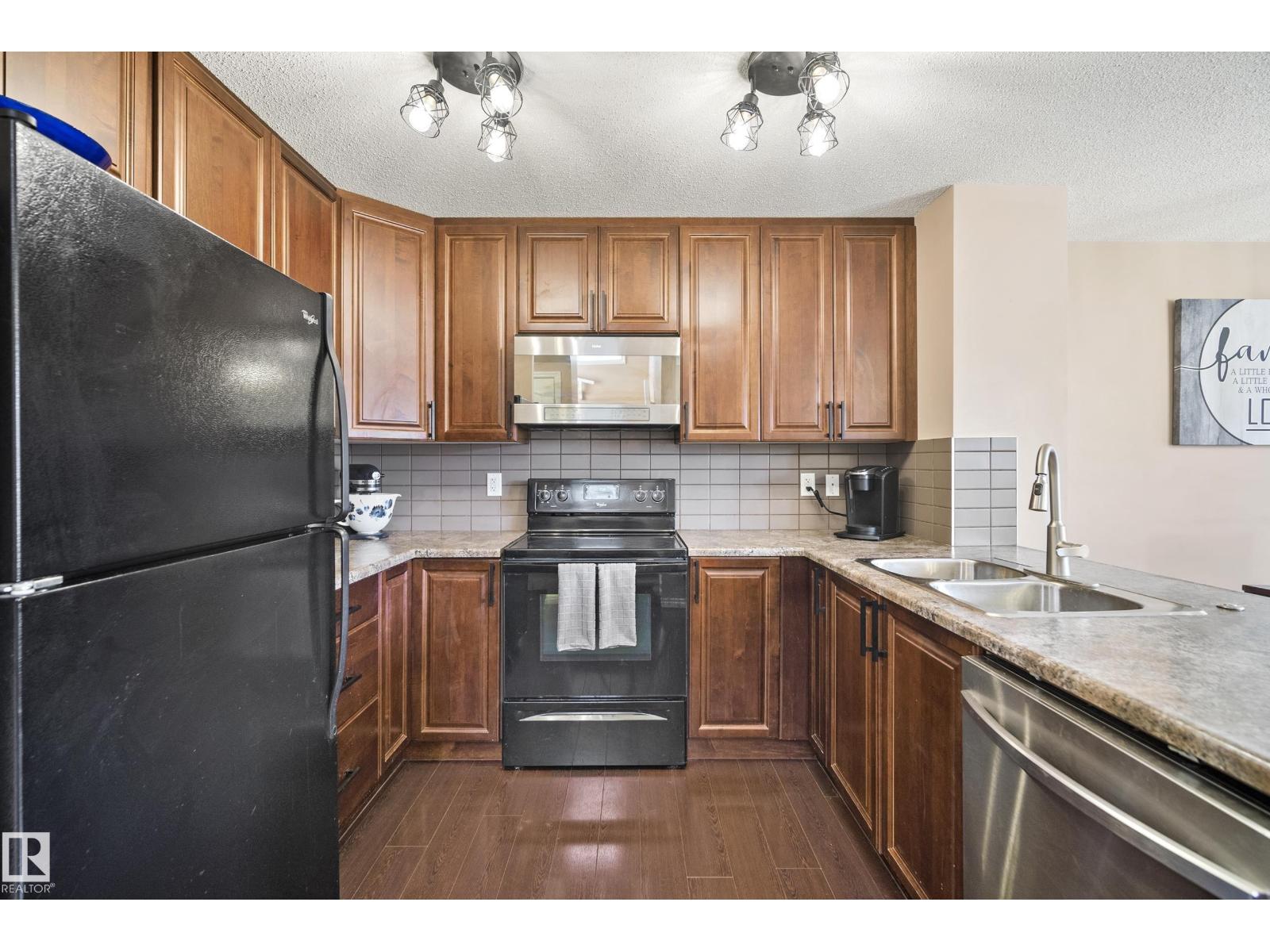 #9 9231 213 ST NW