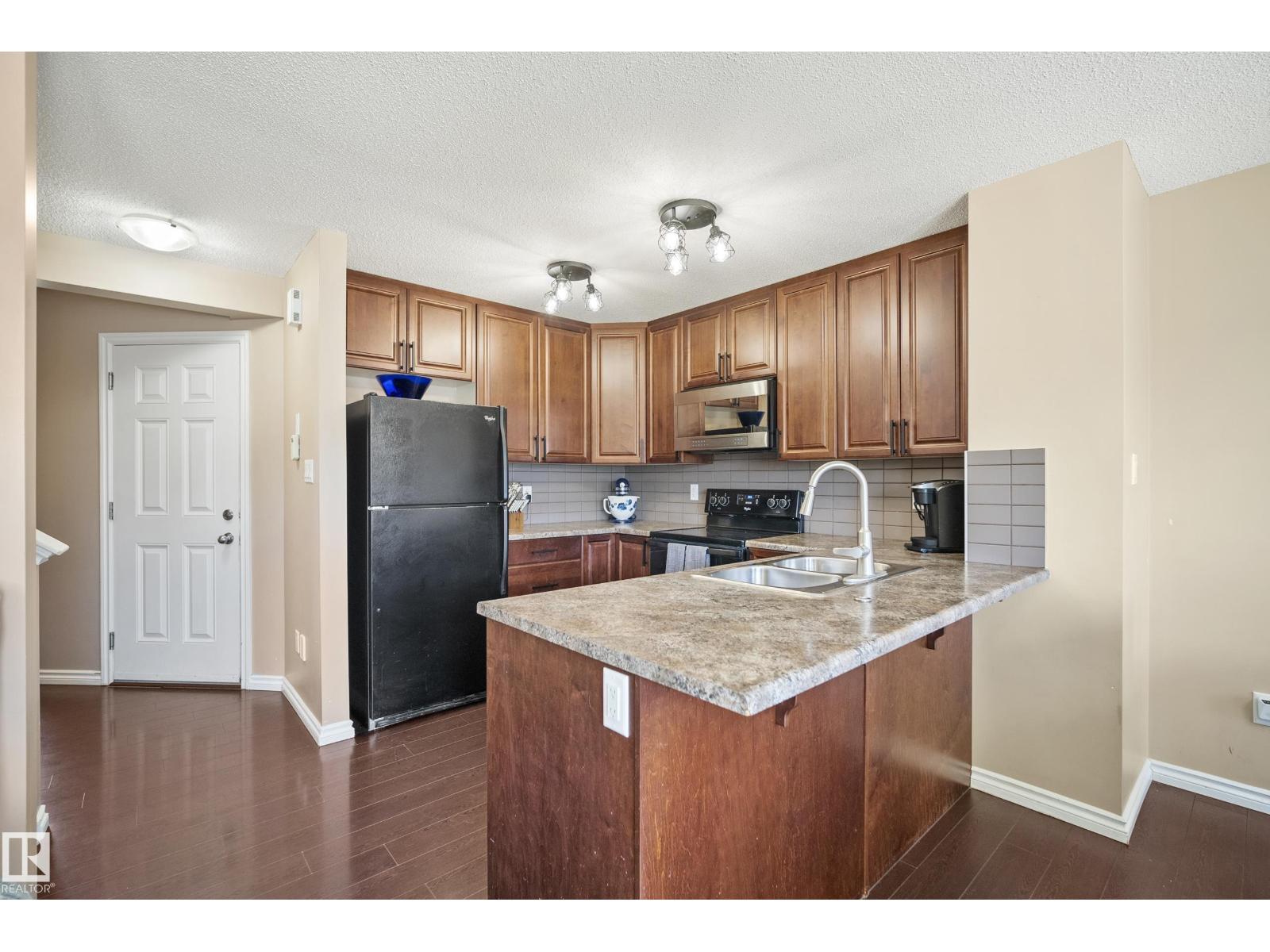 #9 9231 213 ST NW