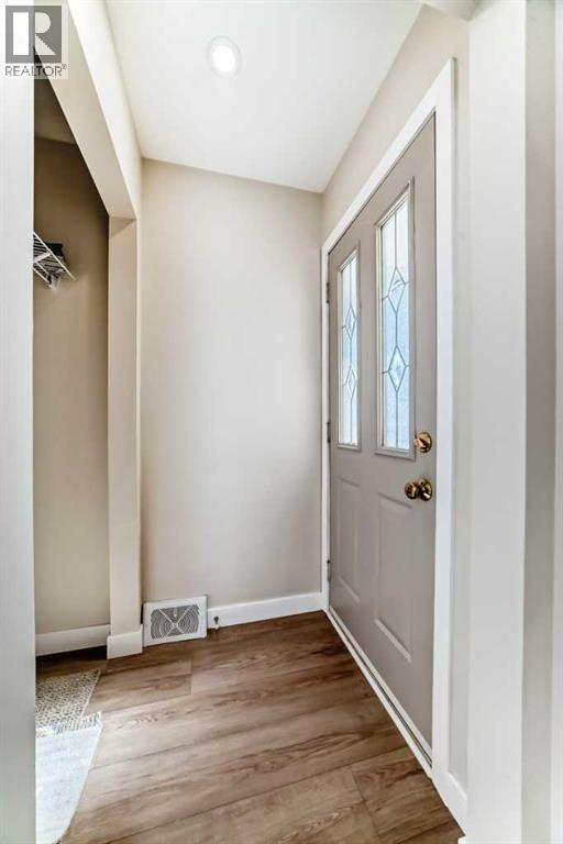 2007 Cottonwood Crescent SE