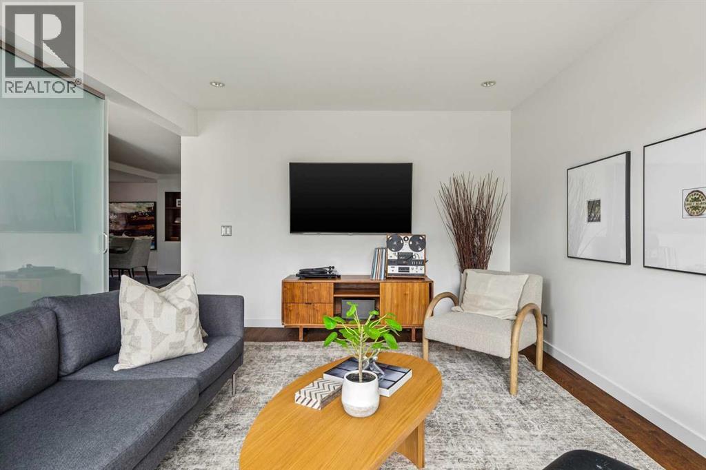 3905 Edison Crescent SW