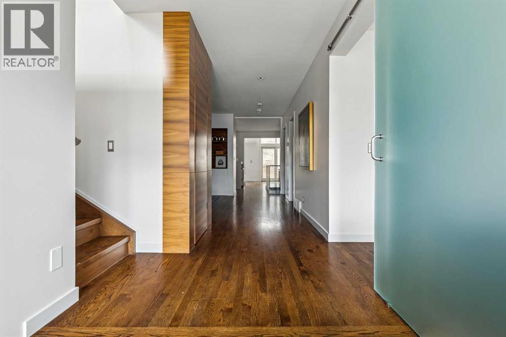 3905 Edison Crescent SW