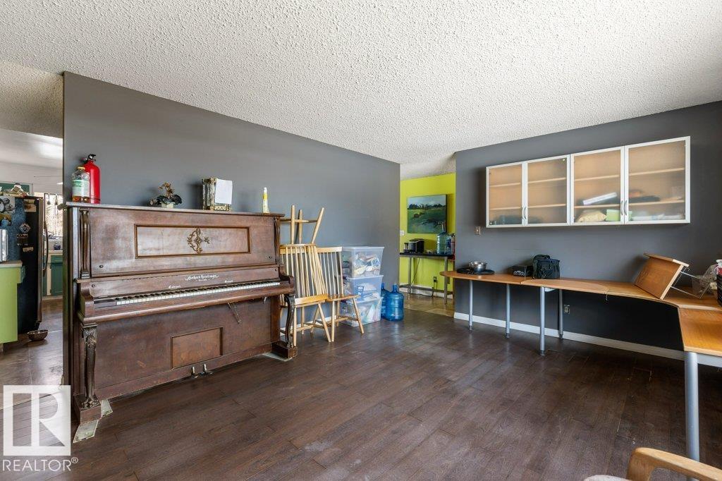 10 Silver Chief Close / 54006 RGE ROAD 261 #10