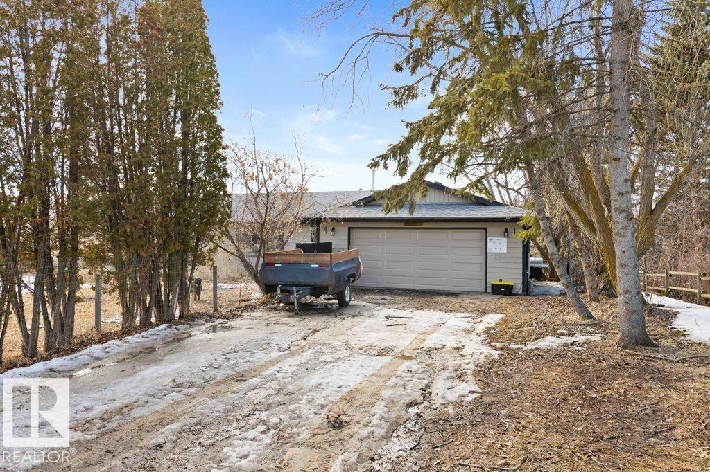 10 Silver Chief Close / 54006 RGE ROAD 261 #10