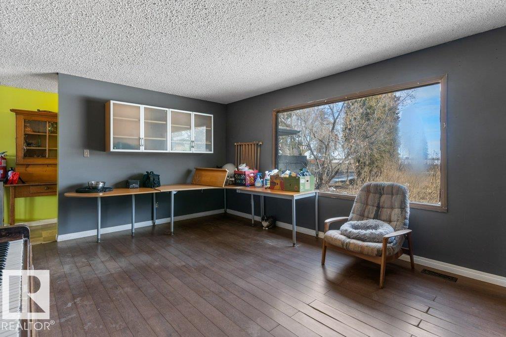 10 Silver Chief Close / 54006 RGE ROAD 261 #10