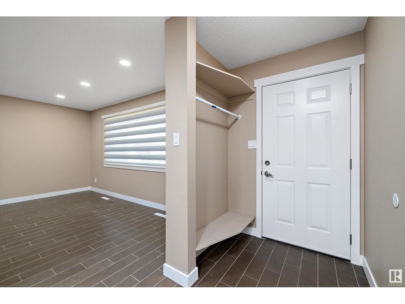 3411 105 AV NW