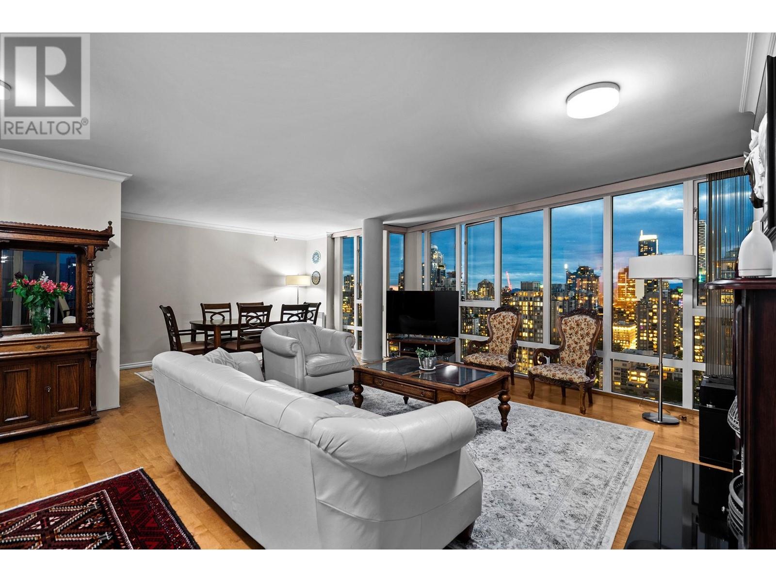 PH5 950 CAMBIE STREET
