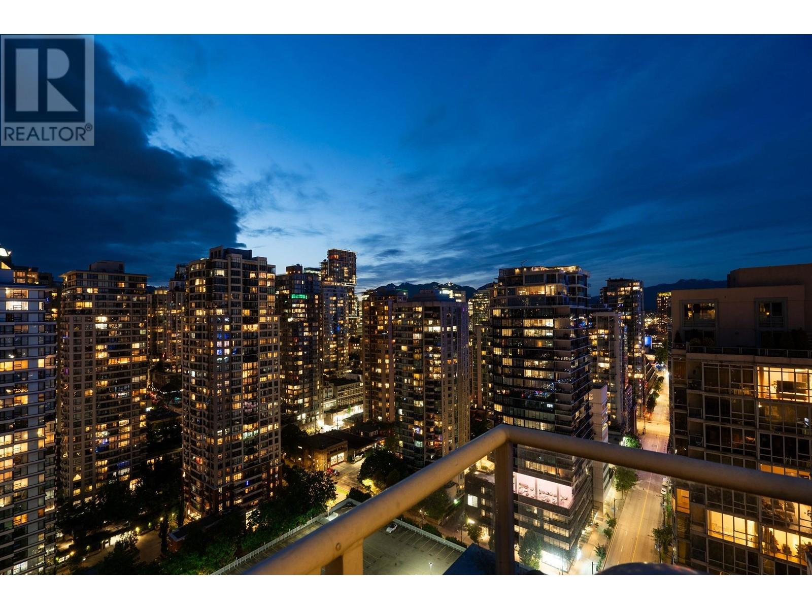 PH5 950 CAMBIE STREET