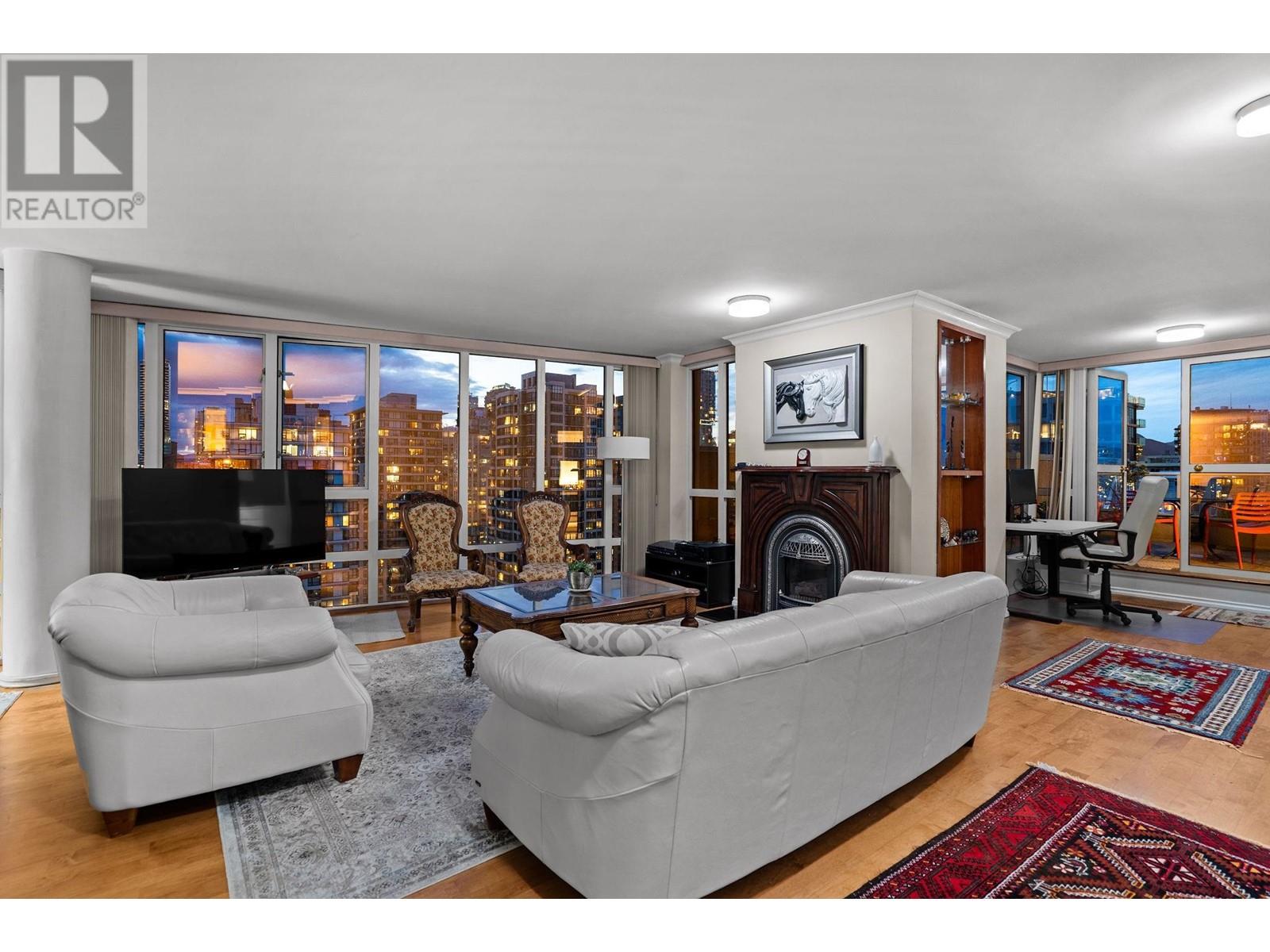 PH5 950 CAMBIE STREET