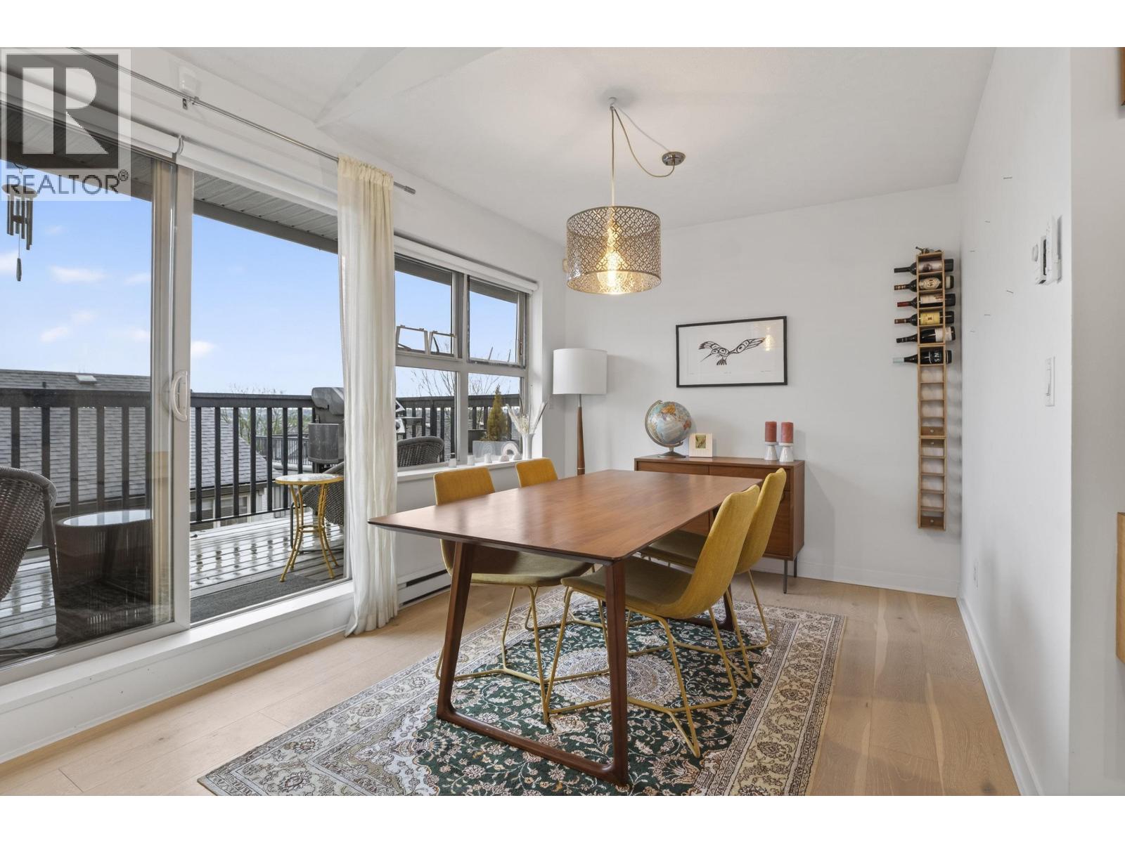 31 3855 PENDER STREET