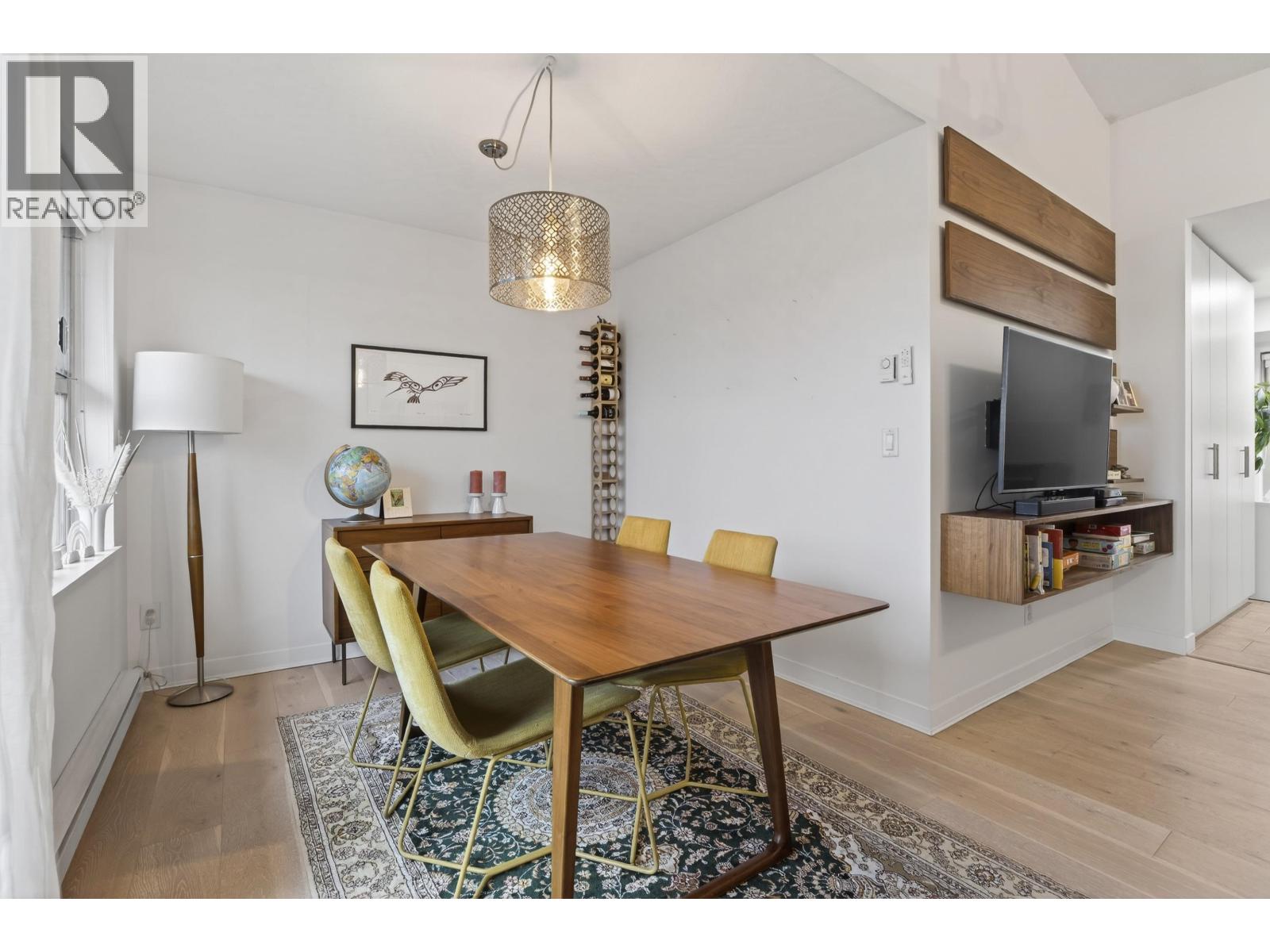 31 3855 PENDER STREET