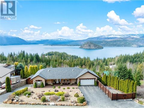 3333 Roncastle Road Blind Bay BC V0E1H1