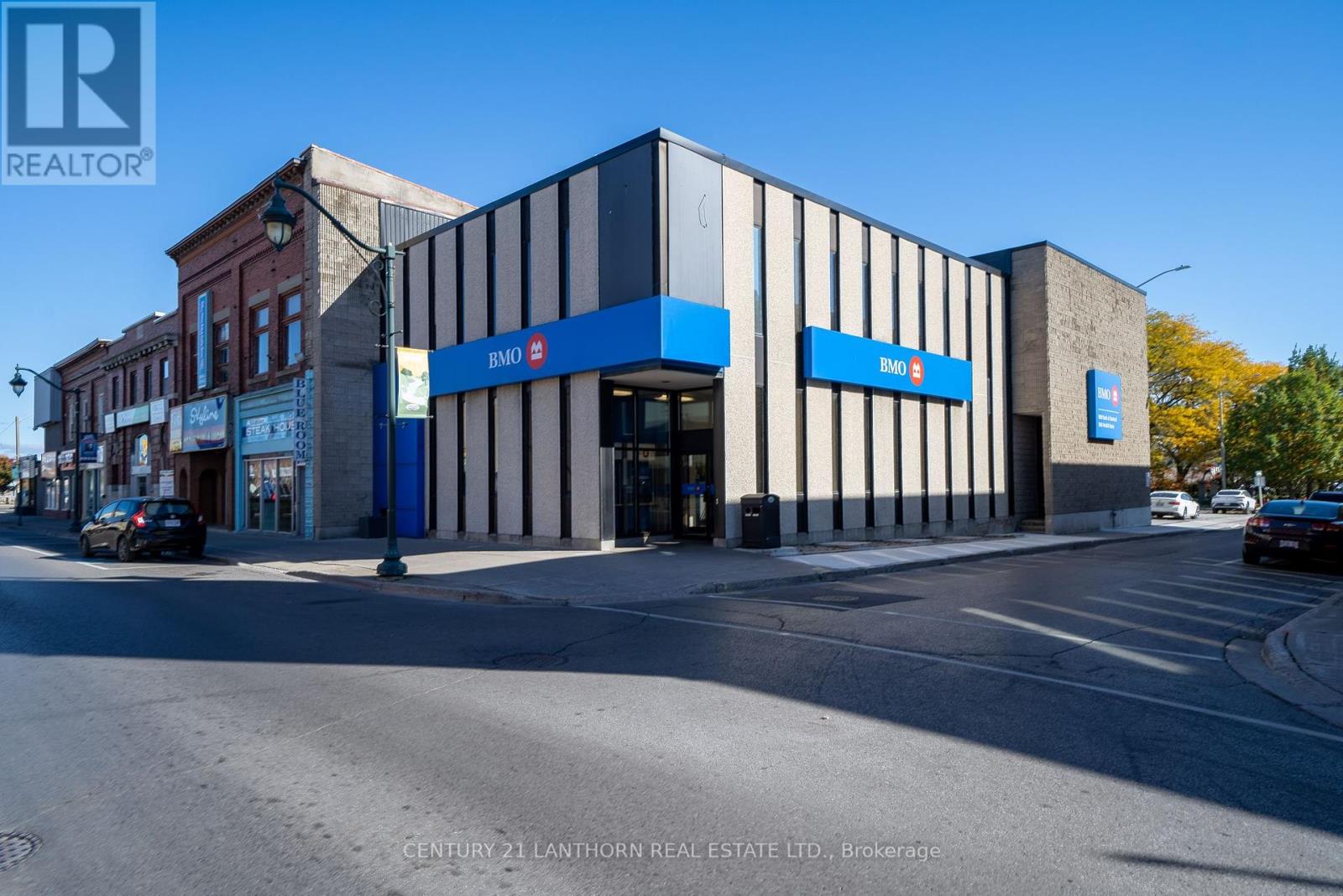 55 DUNDAS STREET W