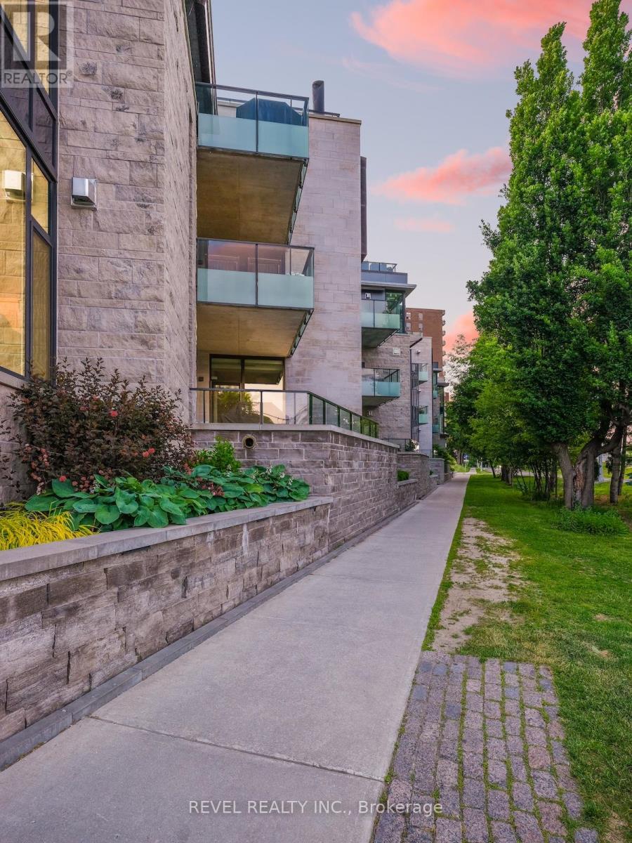 205 - 1 FIFTH AVENUE