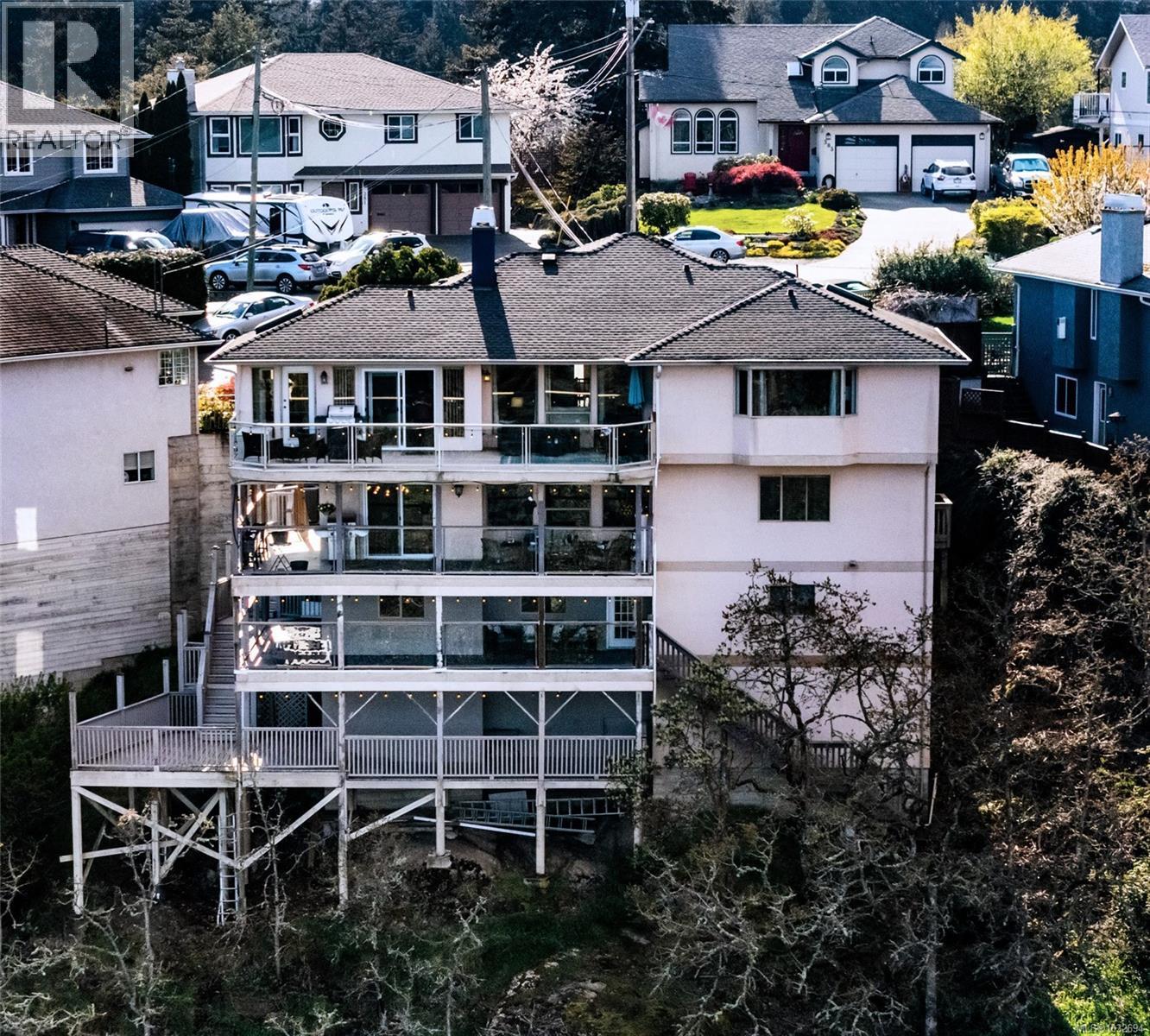 380 Crystalview Terr