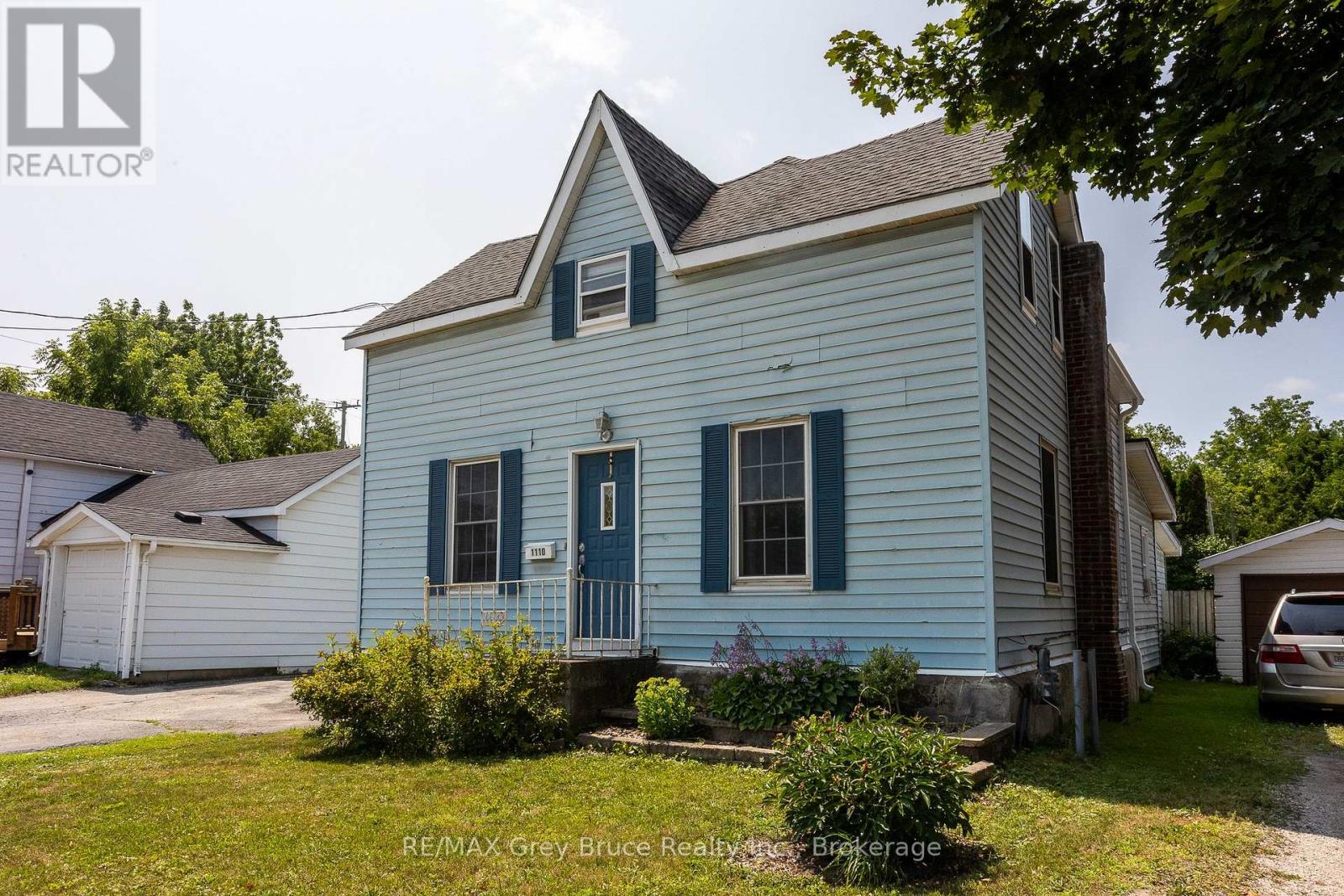 1110 2ND AVENUE W