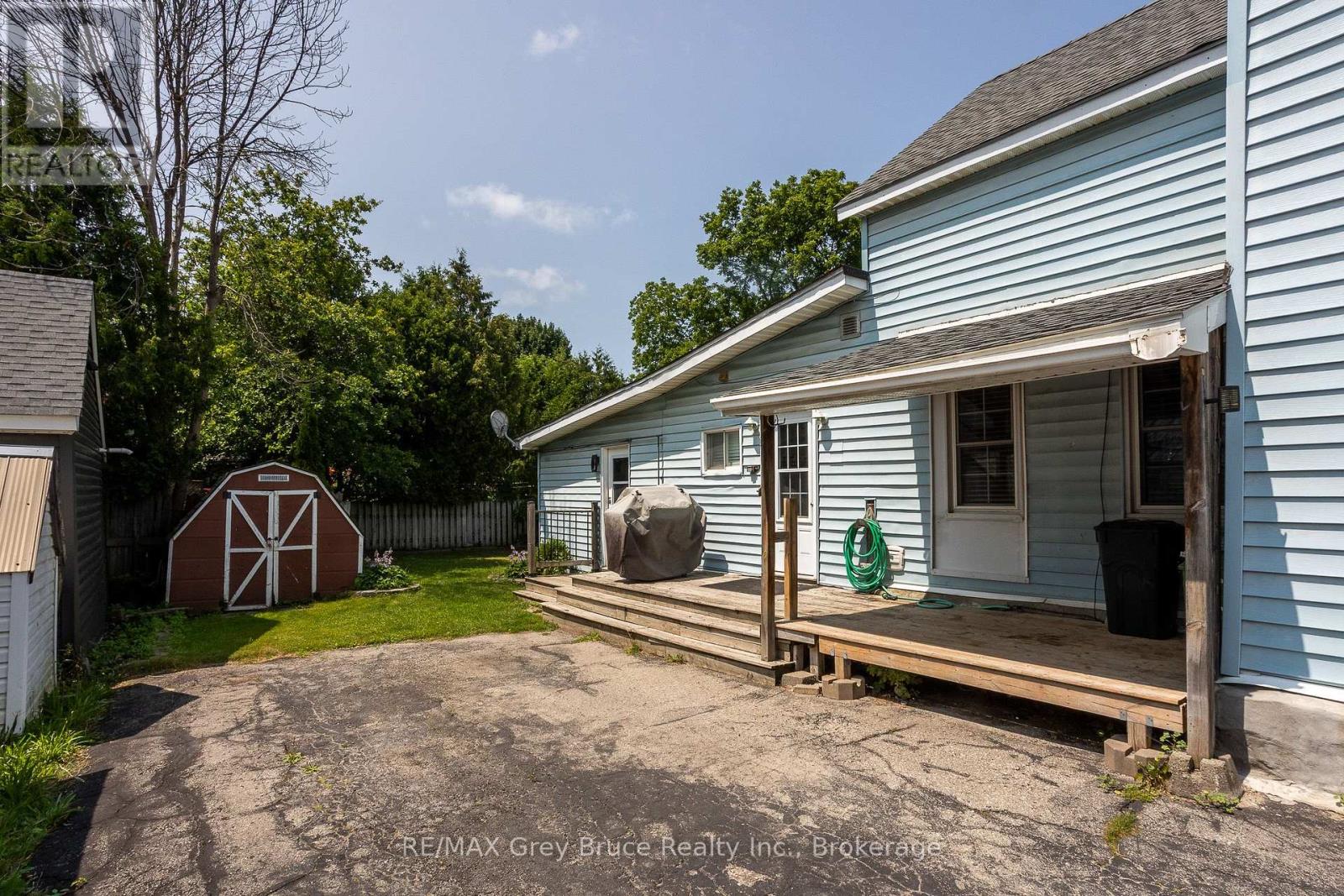 1110 2ND AVENUE W