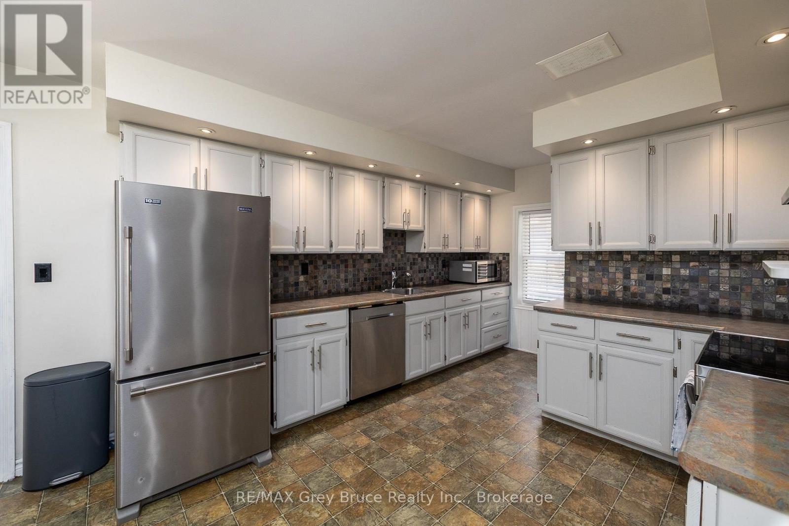 1110 2ND AVENUE W