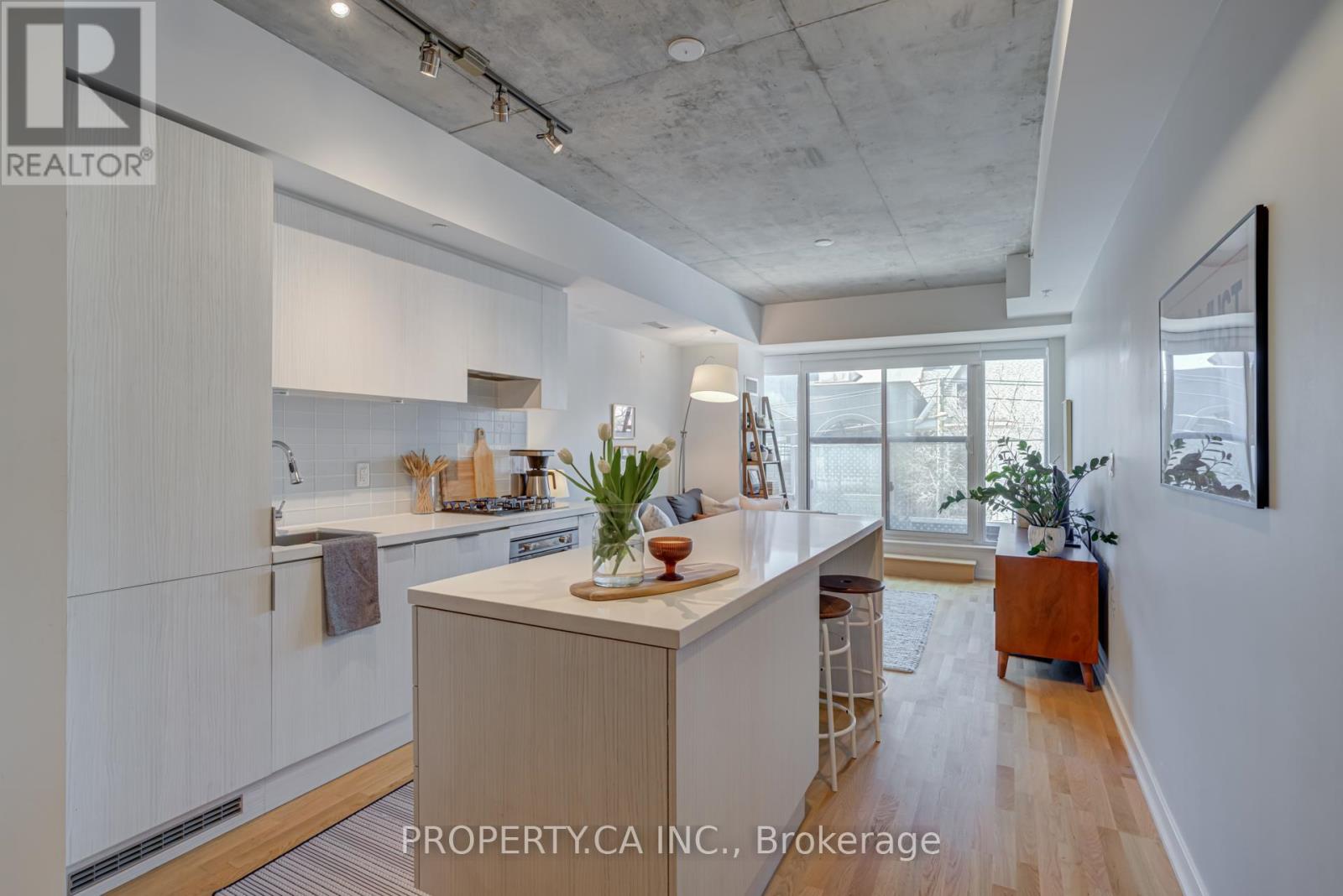 203 - 109 OSSINGTON AVENUE