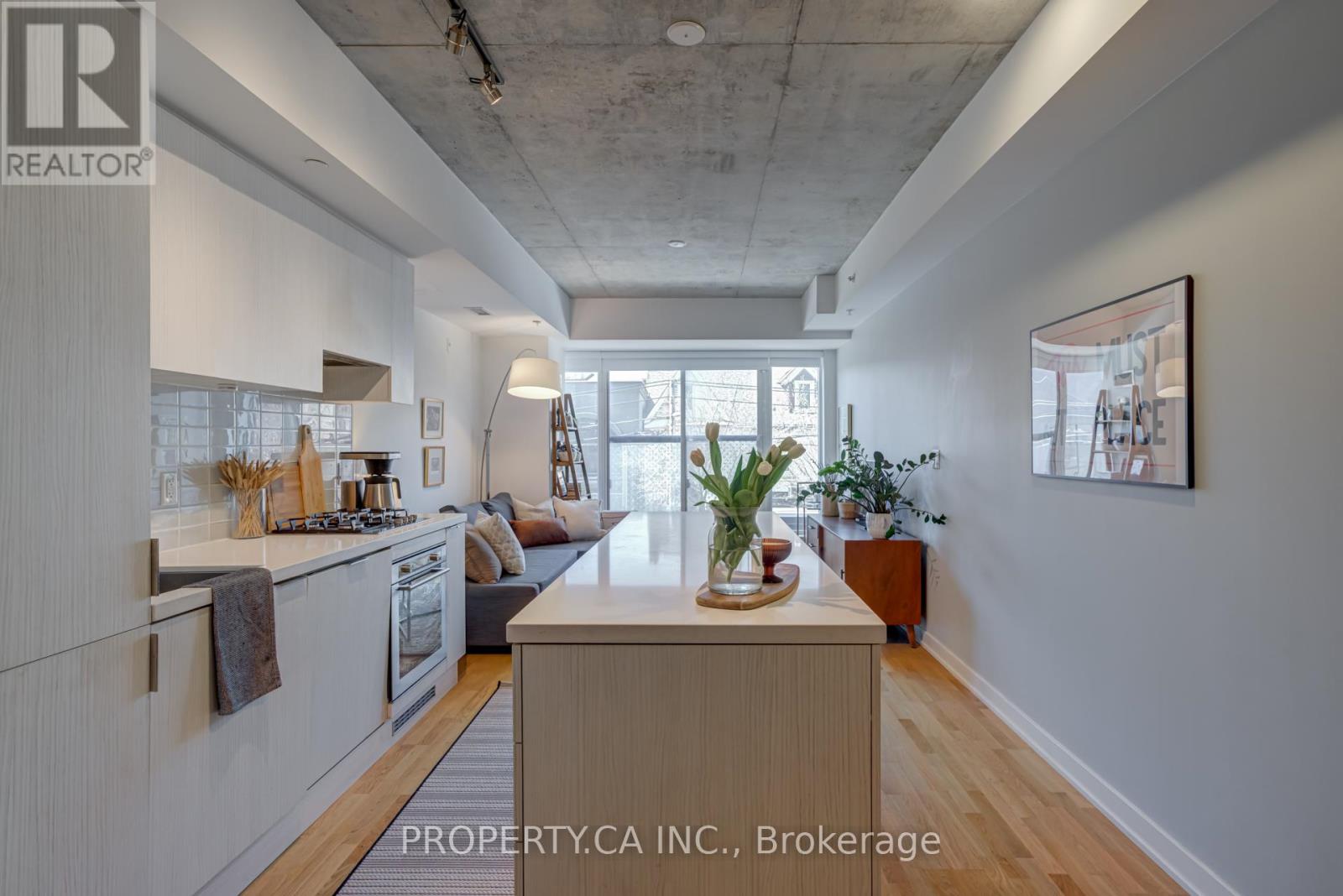 203 - 109 OSSINGTON AVENUE