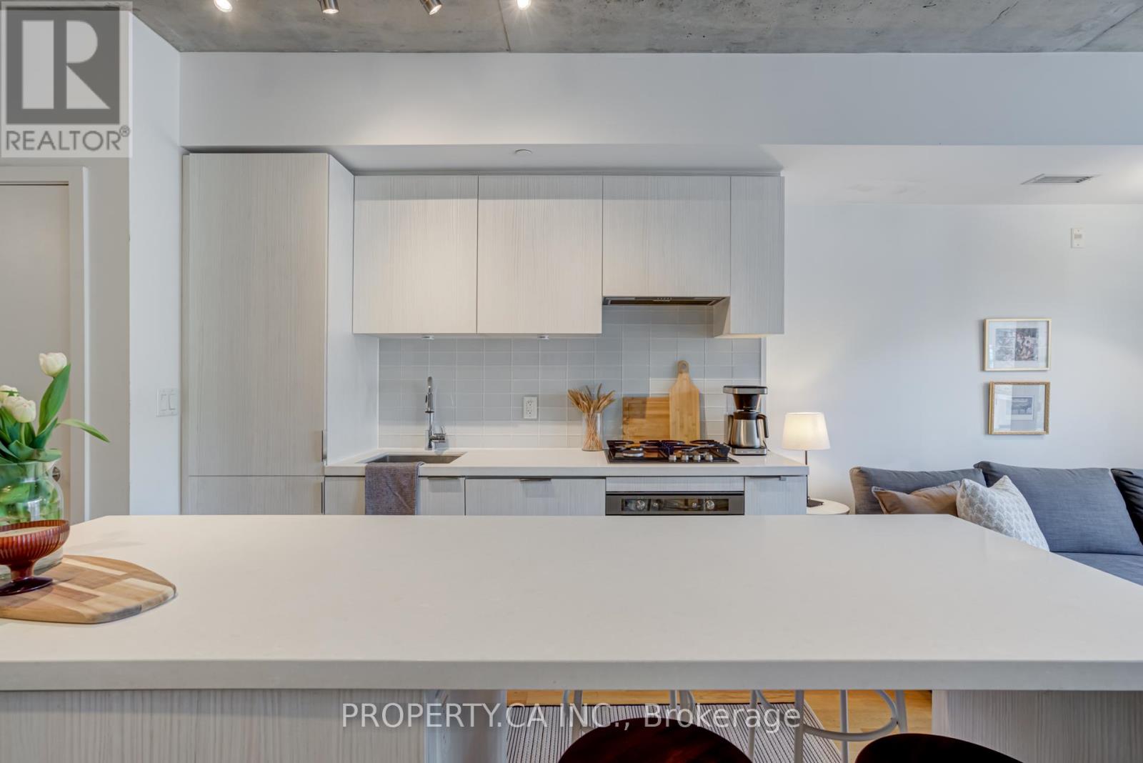 203 - 109 OSSINGTON AVENUE