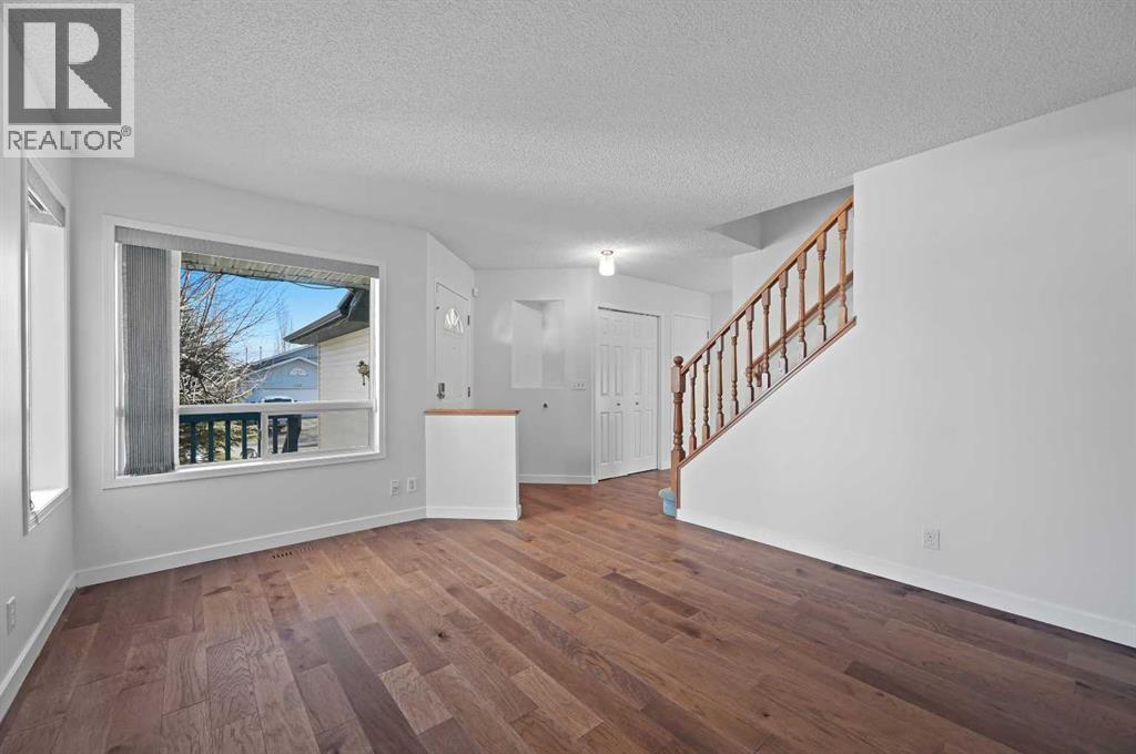 182 Coventry Close NE