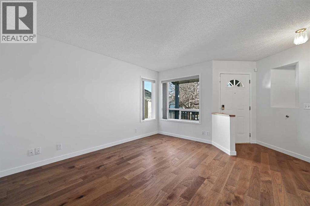 182 Coventry Close NE