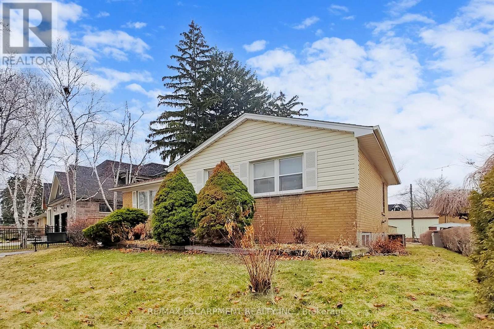 541 WINGROVE CRESCENT