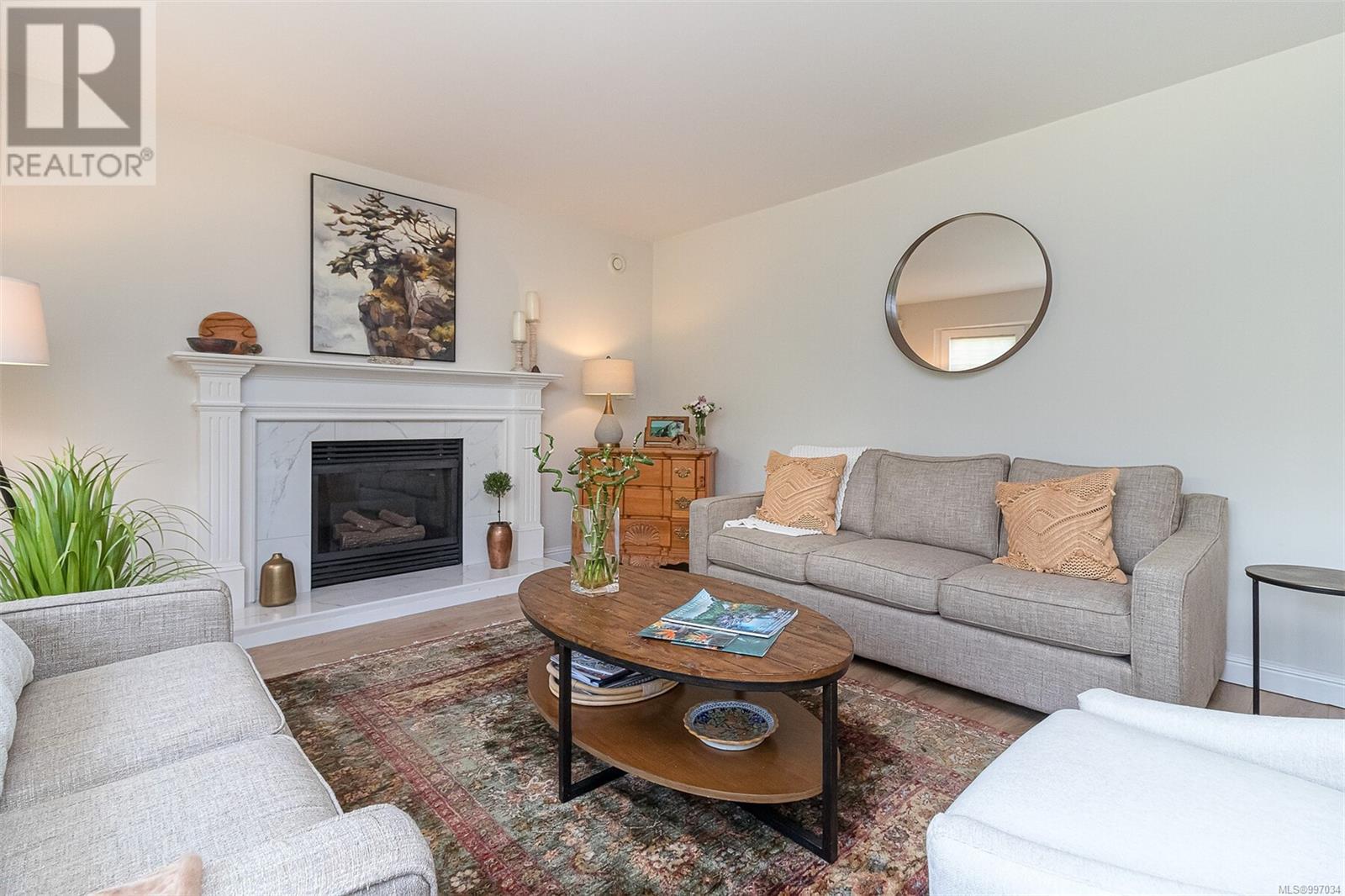 1251 Roslyn Rd
